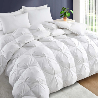 These white down comforters are colored in crisp tones of white. Give your room a sense of space with this down white comforter.