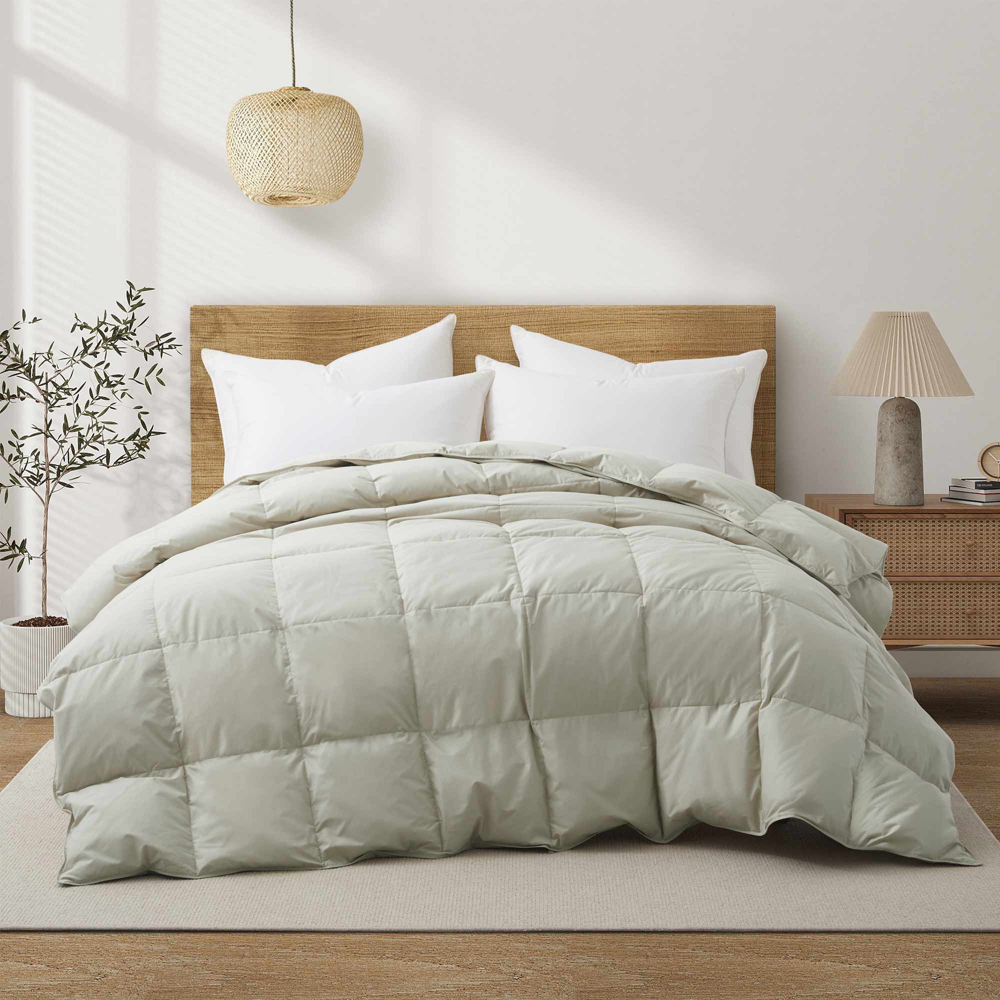 Embrace a luxurious, comfortable sleep every night with the Puredown All Season Organic Cotton Down Feather Fiber Comforter. The duvet insert can be attached to your duvet cover with ease, thanks to the four corner loops. Double-needle stitching coupled with elegant piping that lines the feather and down comforter ensures a sturdy seam, reducing duvet filling loss and lending the all-season feather comforter a tailored appearance.