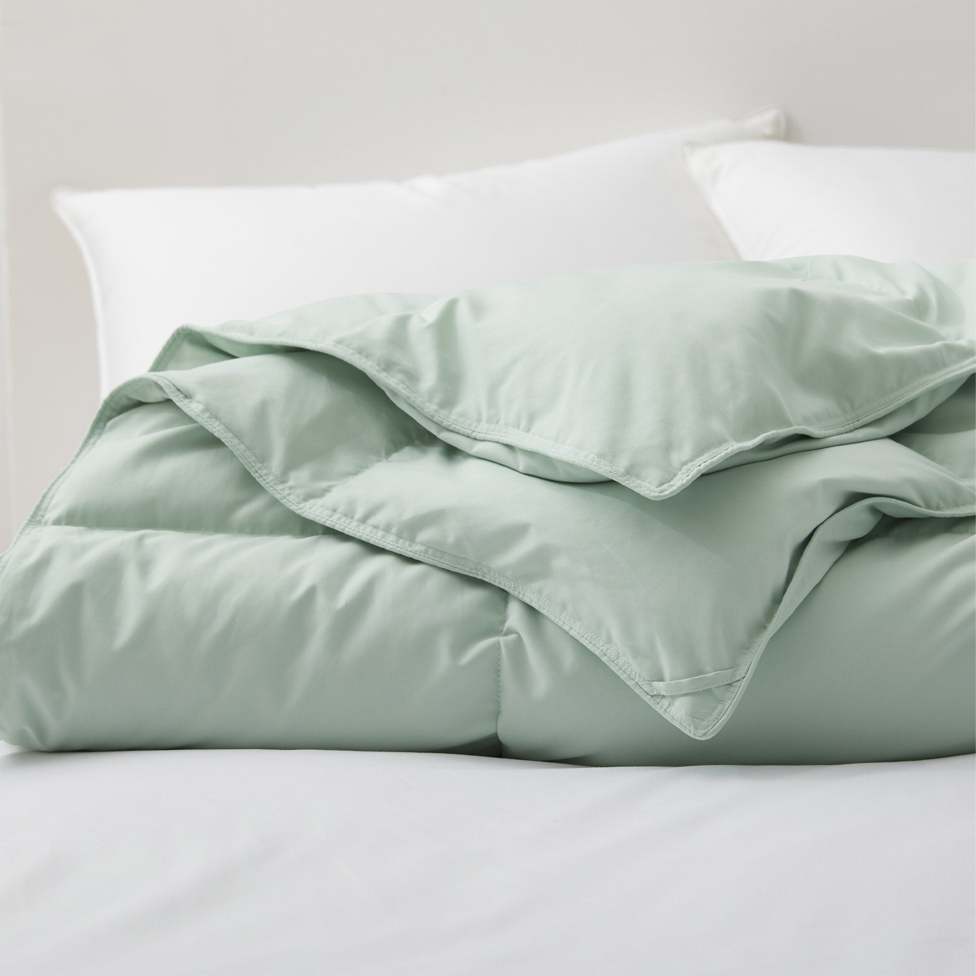 Refresh your bedroom with the calming elegance of our Green Goose Feather & Down Comforter. The soft green hue adds a soothing, nature-inspired touch to any sleep space, while the breathable cotton shell and premium feather and down fill provide lightweight warmth and comfort. Perfect for creating a serene and stylish retreat with a pop of subtle color.