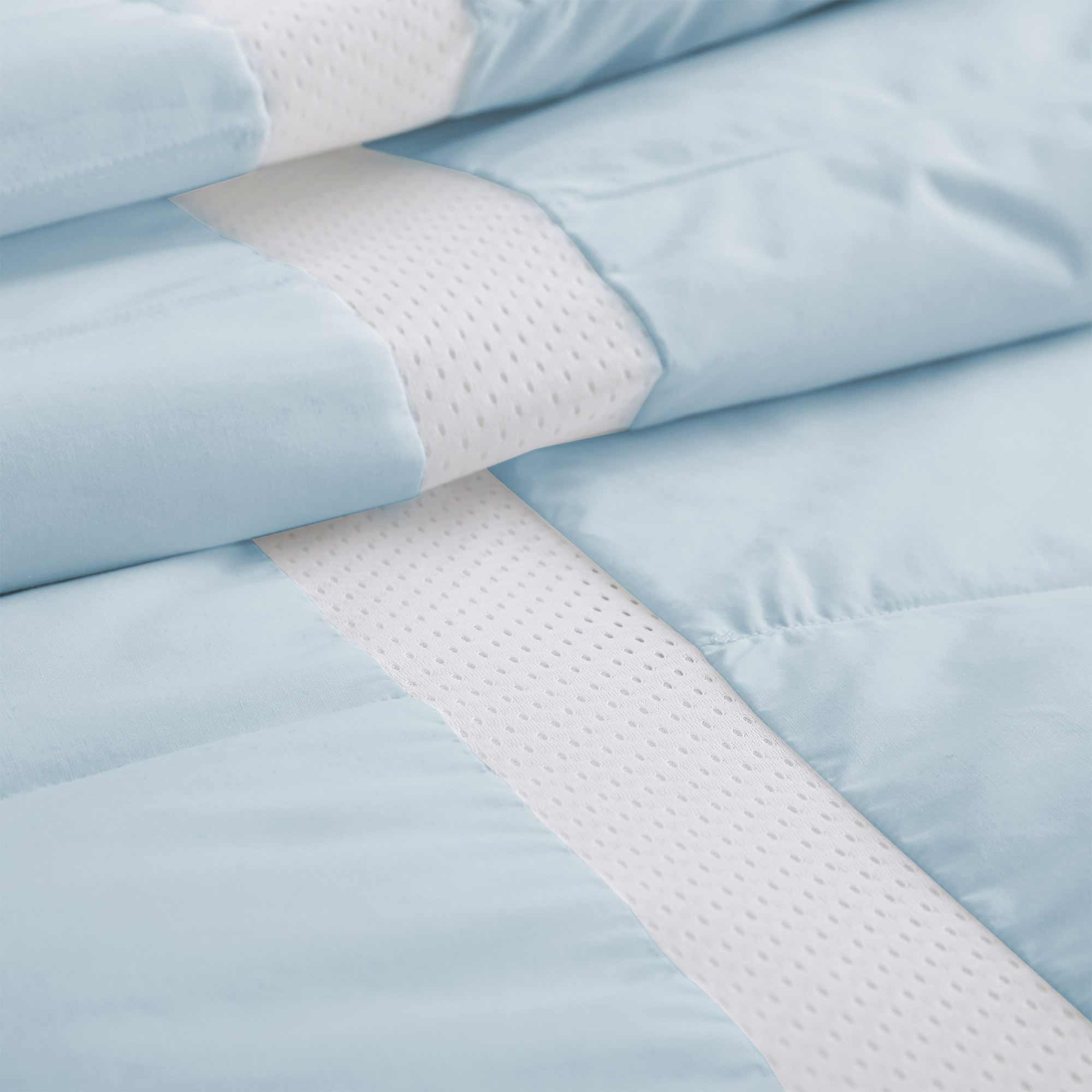 The luxurious comforter with corner tabs is enveloped in the cool tones of Sky Blue. Bring the icy cool freshness of the outdoors to your personal space with this feather down blanket.