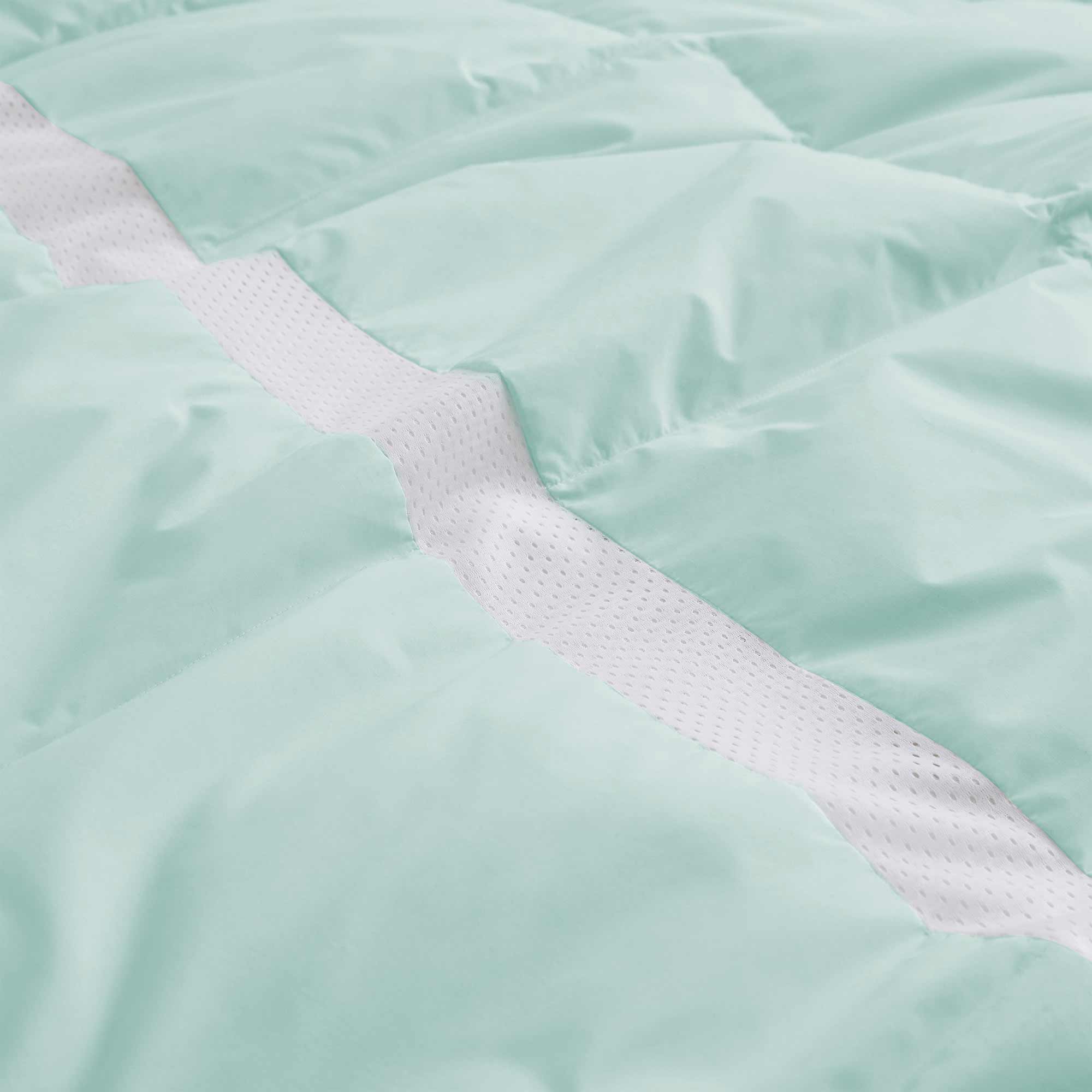 The entire comforter is painted in the refreshing hues of Mint. Welcome the crisp and revitalizing breeze of summer to your abode with this lightweight comforter for summer or feather down blanket.