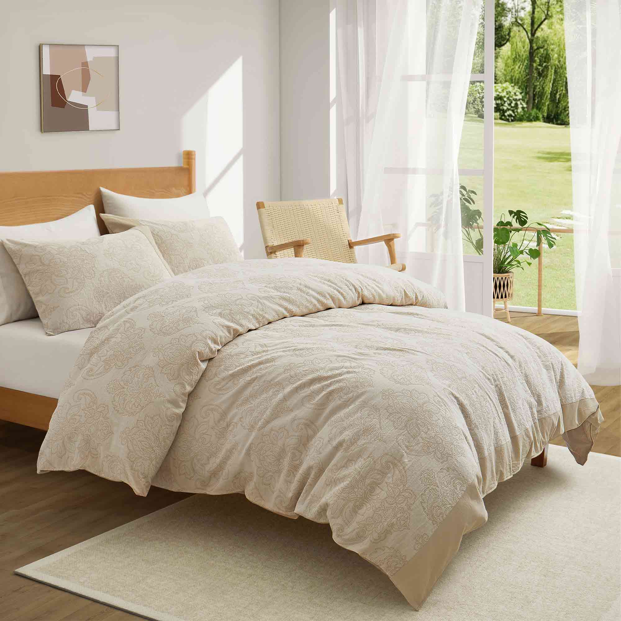 The duvet cover set features a charming damask pattern in cream hues. Elevate your everyday bedding with this duvet cover set in Cream.