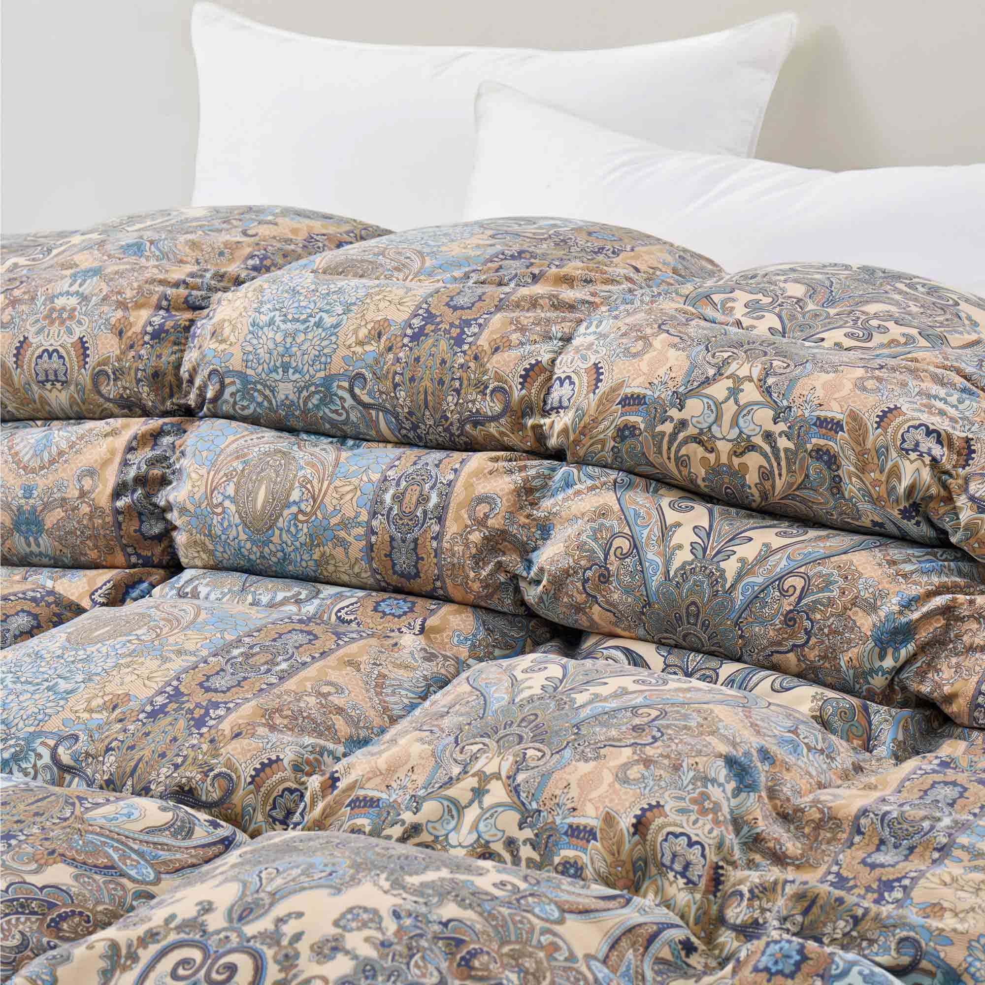The Paisley pattern, inspired by the Tree of Life, symbolizes good luck and prosperity, while also bringing a subtle elegance to your bedroom.