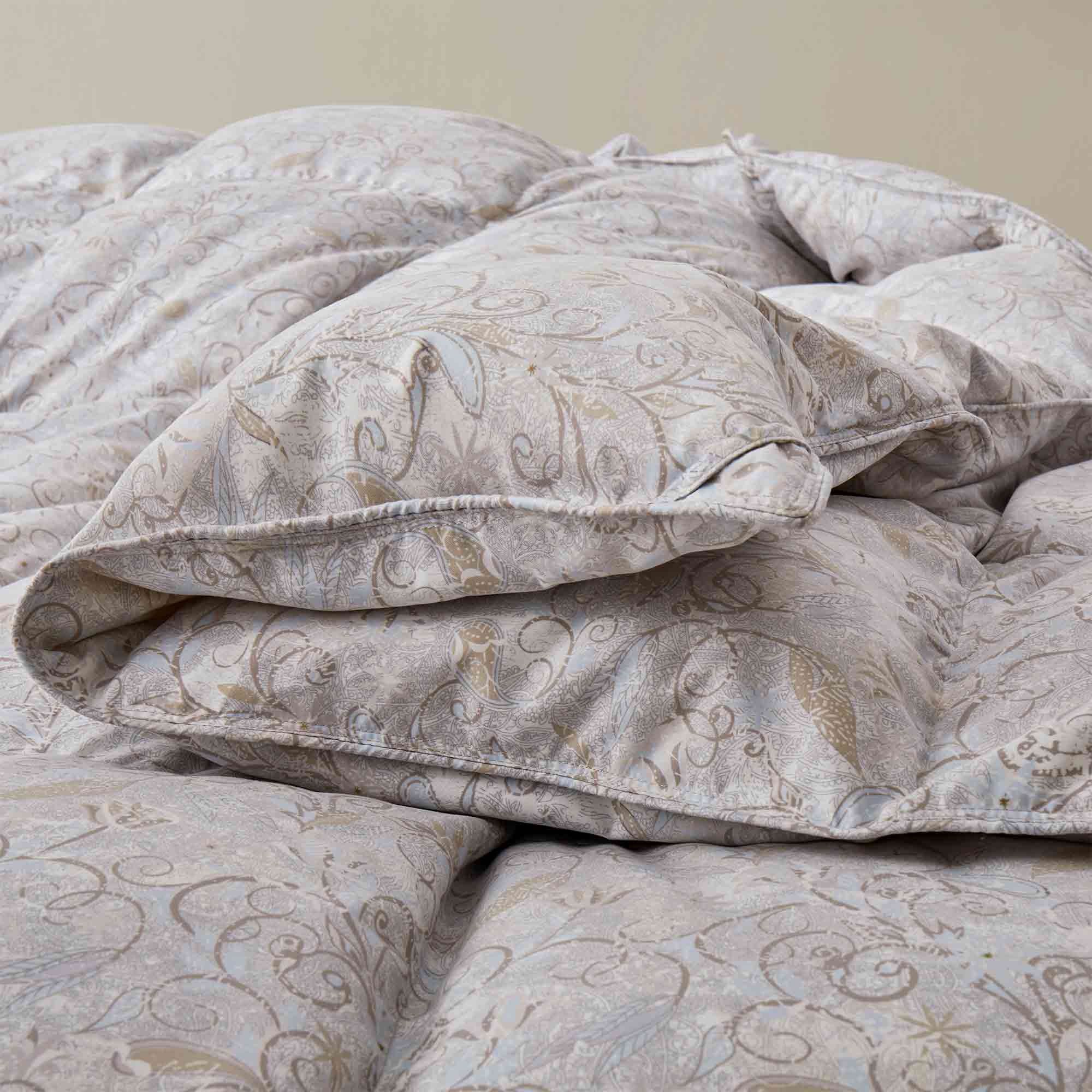 Elevate your bedding with the elegant Paisley Pattern Goose Feather & Down Comforter, designed with a soft microfiber shell for a smooth, cozy feel. The intricate paisley print adds a sophisticated touch to your bedroom, while the breathable feather and down fill provides lightweight warmth for comfortable sleep in every season.