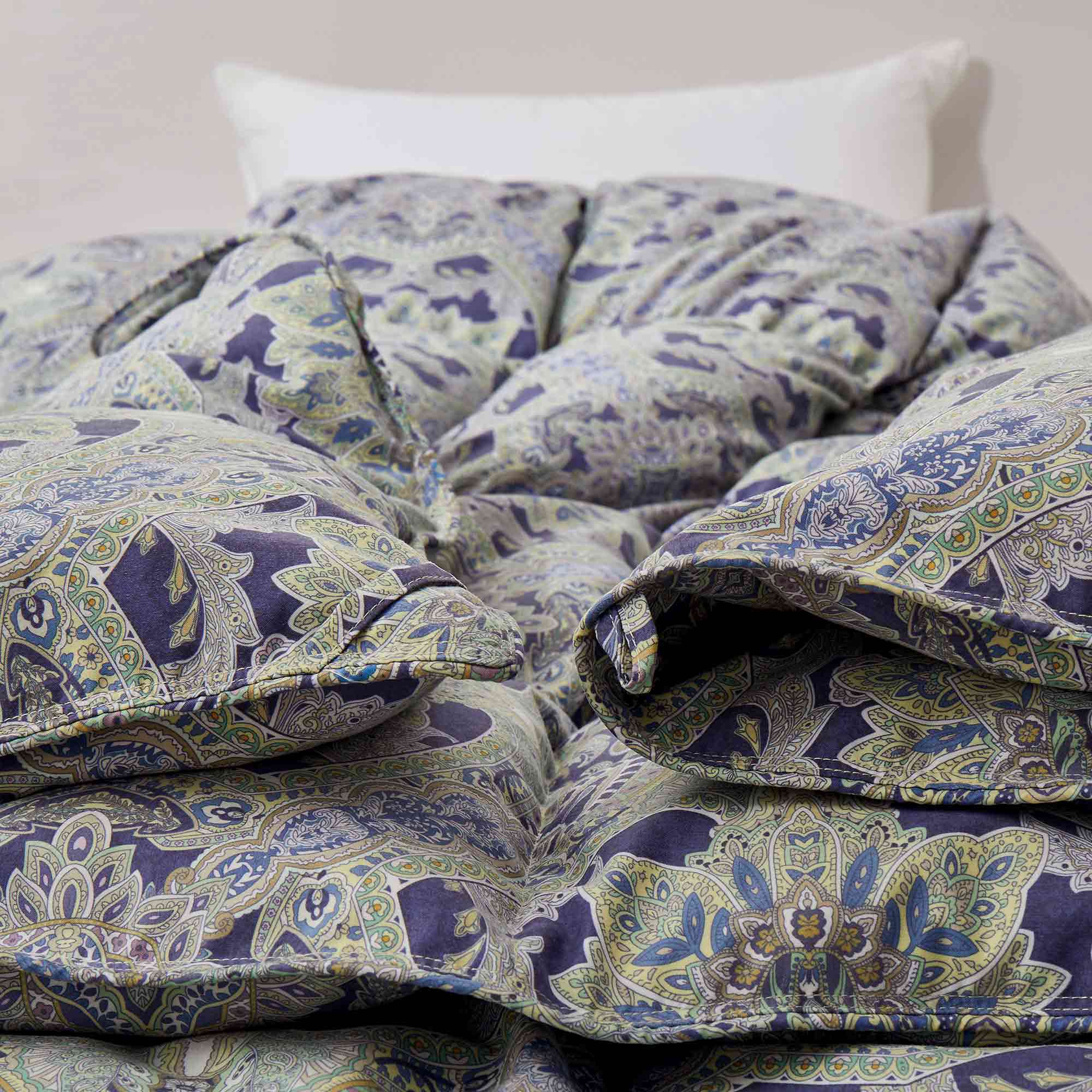 The Paisley pattern, inspired by the Tree of Life, symbolizes good luck and prosperity, while also bringing a subtle elegance to your bedroom.