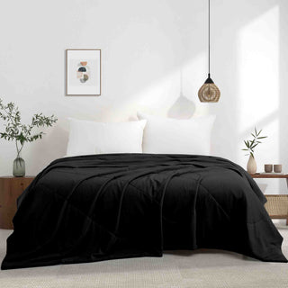 The down alternative comforter is enveloped in the bold shades of black. Sink into its velvety embrace and let your mind drift into a world of infinite possibilities with this box-stitching design comforter.