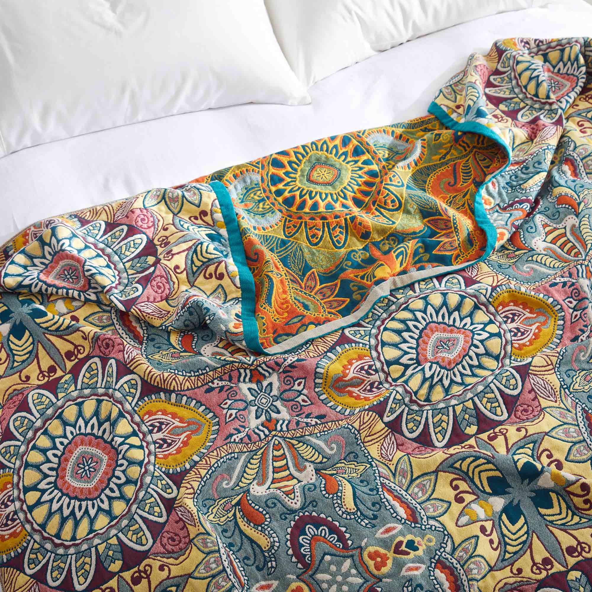 The beautiful blanket for your couch comes in the colorful shades and patterns of sunflowers. Welcome mirth and happiness to your living space with this bed throw blanket in Sunflower style.