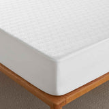 The down alternative mattress pad is enveloped in soothing hues of white. Sprinkle some freshness and plush comfort to your bedding ensemble with this white mattress pad.