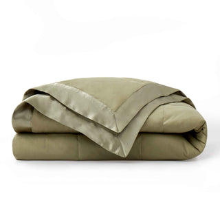 The down blanket throws are enveloped in the soothing hues of Pale Green. Invite feelings of calm to your bedroom with these down throw blankets in Pale Green.