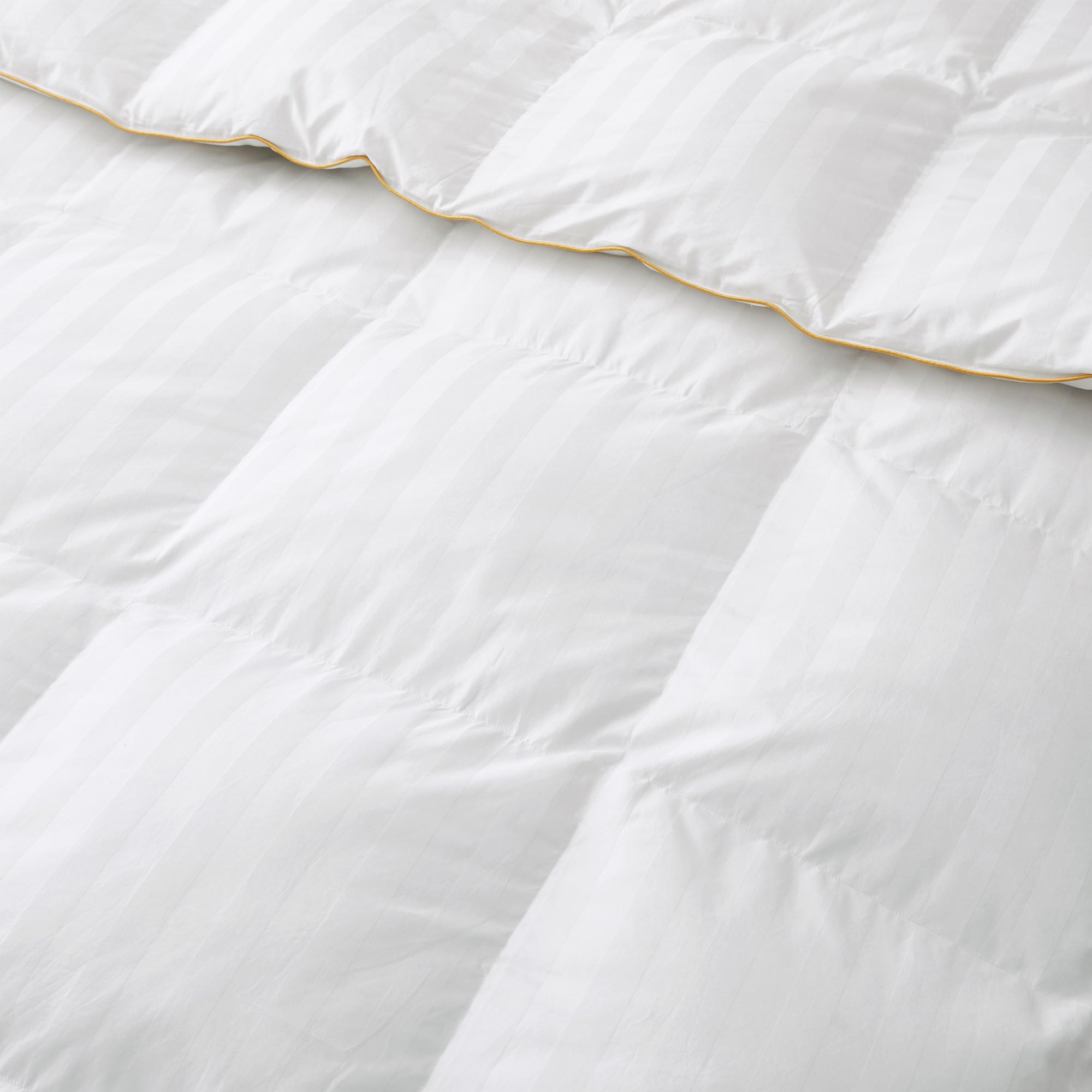 The all season down comforter is covered in the solid color of white. Add brightness and light to your room with this goose-down comforter.