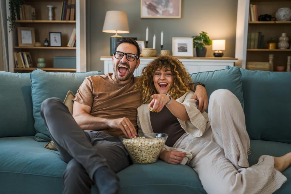 How to Host the Perfect Movie Night With Friends: Comfort Edition
