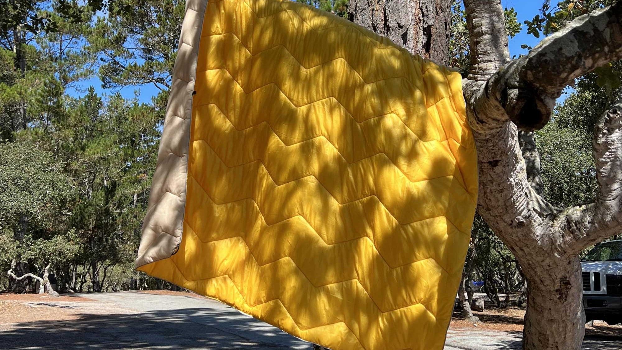 The Ultimate Companion for Outdoor Adventures: Puredown’s Waterproof Outdoor Packable Blanket