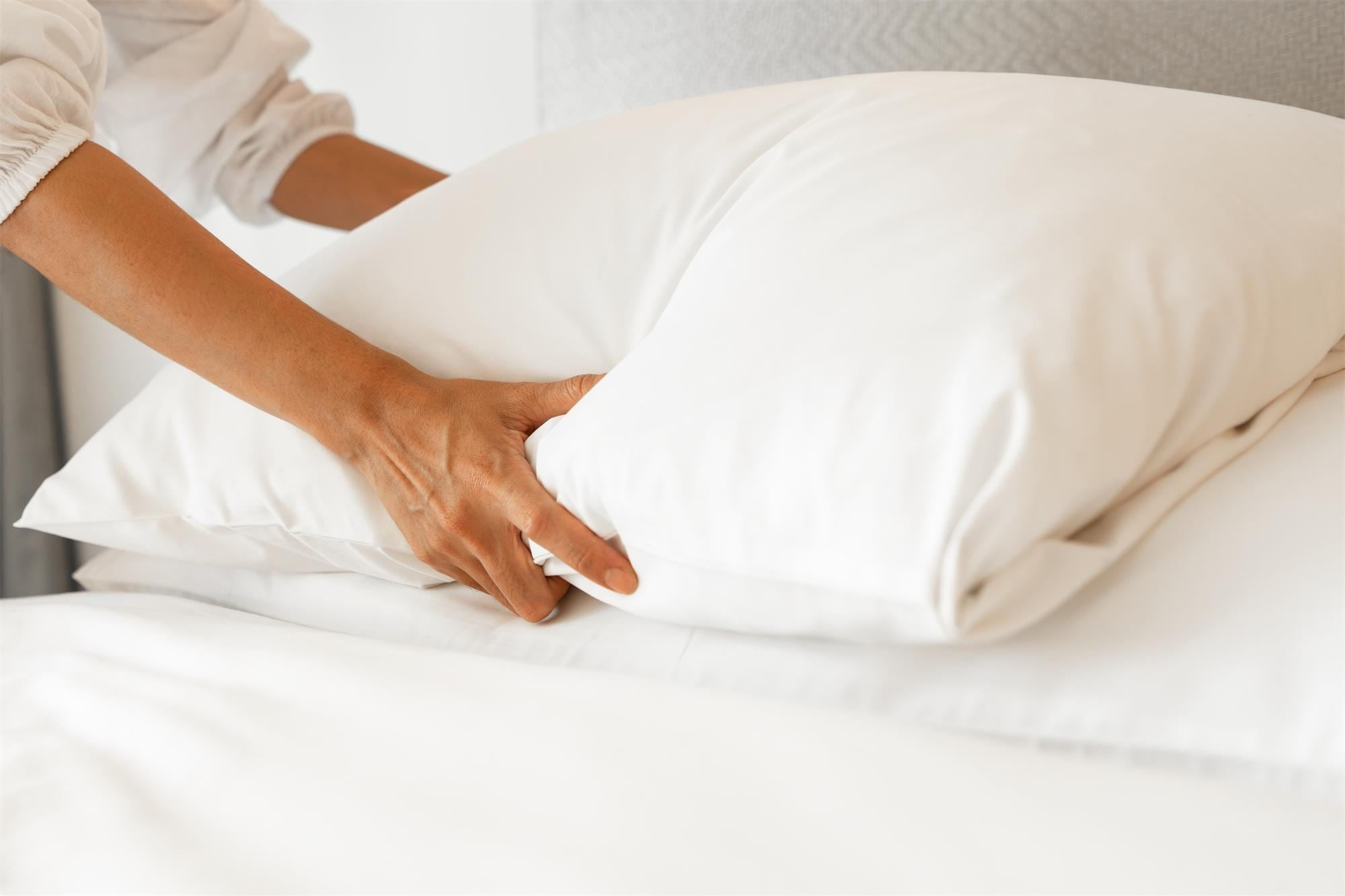 The Psychology of White Bedding: 5 Reasons 5-Star Hotels Only Use White Bedding, and Why You Should, Too
