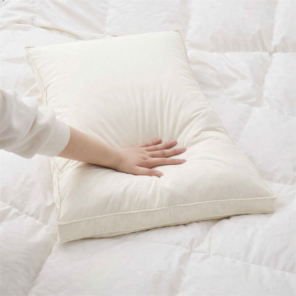 Engineered in Japan to deliver superior sleep comfort and an elevated loft, this pillow is thoughtfully designed to promote optimal spinal alignment and provide ample neck support. It’s an ideal choice for side sleepers, effectively reducing pressure points for enhanced comfort throughout the night.