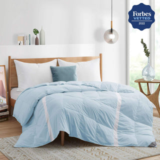 The luxurious comforter with corner tabs is enveloped in the cool tones of Sky Blue. Bring the icy cool freshness of the outdoors to your personal space with this feather down blanket.