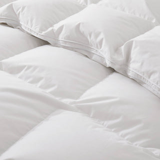 The warm comforter is covered in beautiful tones of white. A valuable element in your bedding décor, let this white comforter add a touch of classic intrigue to your bedding space.