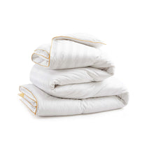 The all season down comforter is colored in fresh tones of white. Add brightness and light to your room with this goose-down comforter.