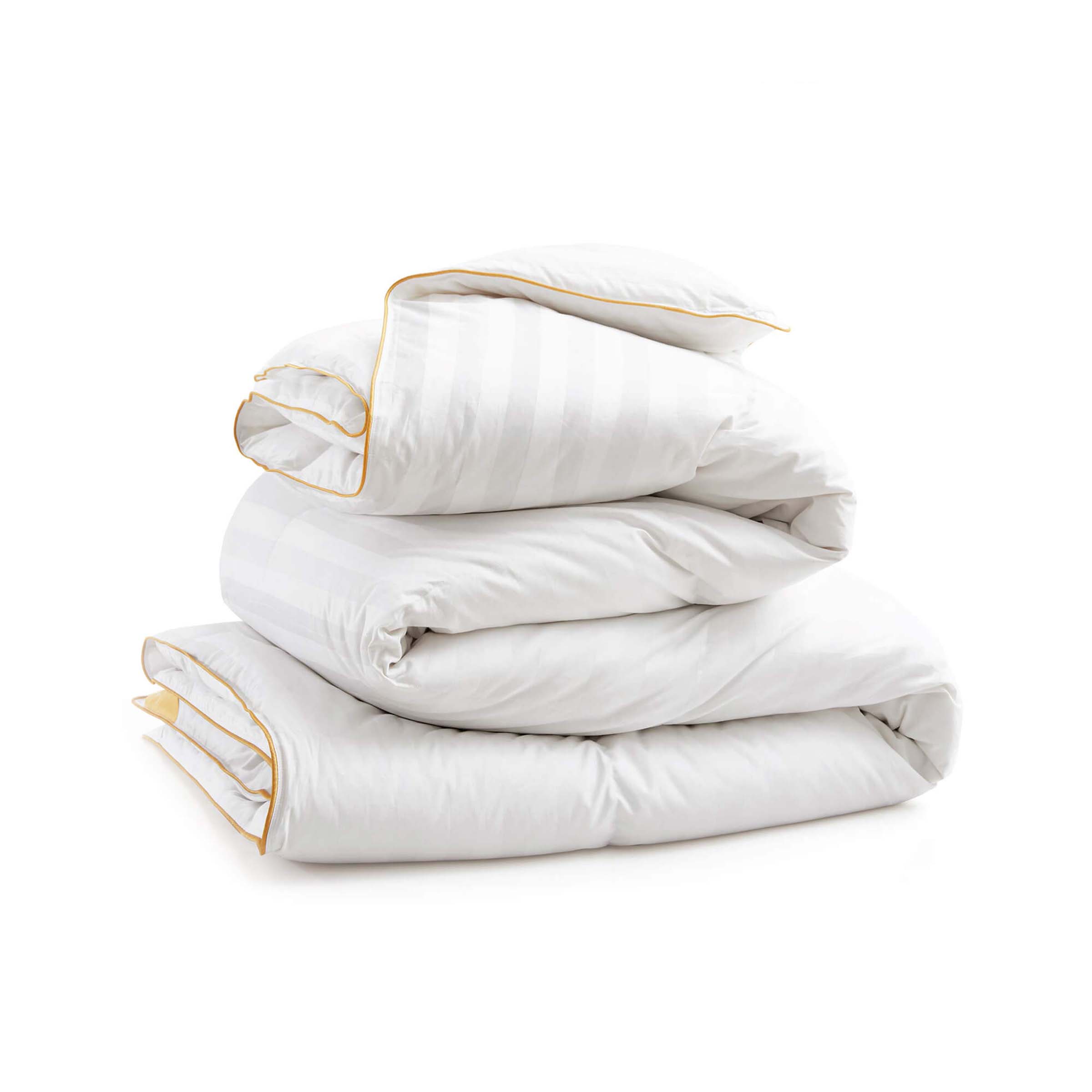 The all season down comforter is colored in fresh tones of white. Add brightness and light to your room with this goose-down comforter.