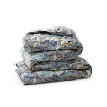 The Paisley pattern, inspired by the Tree of Life, symbolizes good luck and prosperity, while also bringing a subtle elegance to your bedroom.