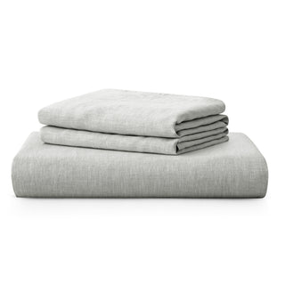 The duvet cover set is colored in the somber tones of light grey. Add a touch of minimalism to your bedroom with this light grey duvet cover set.