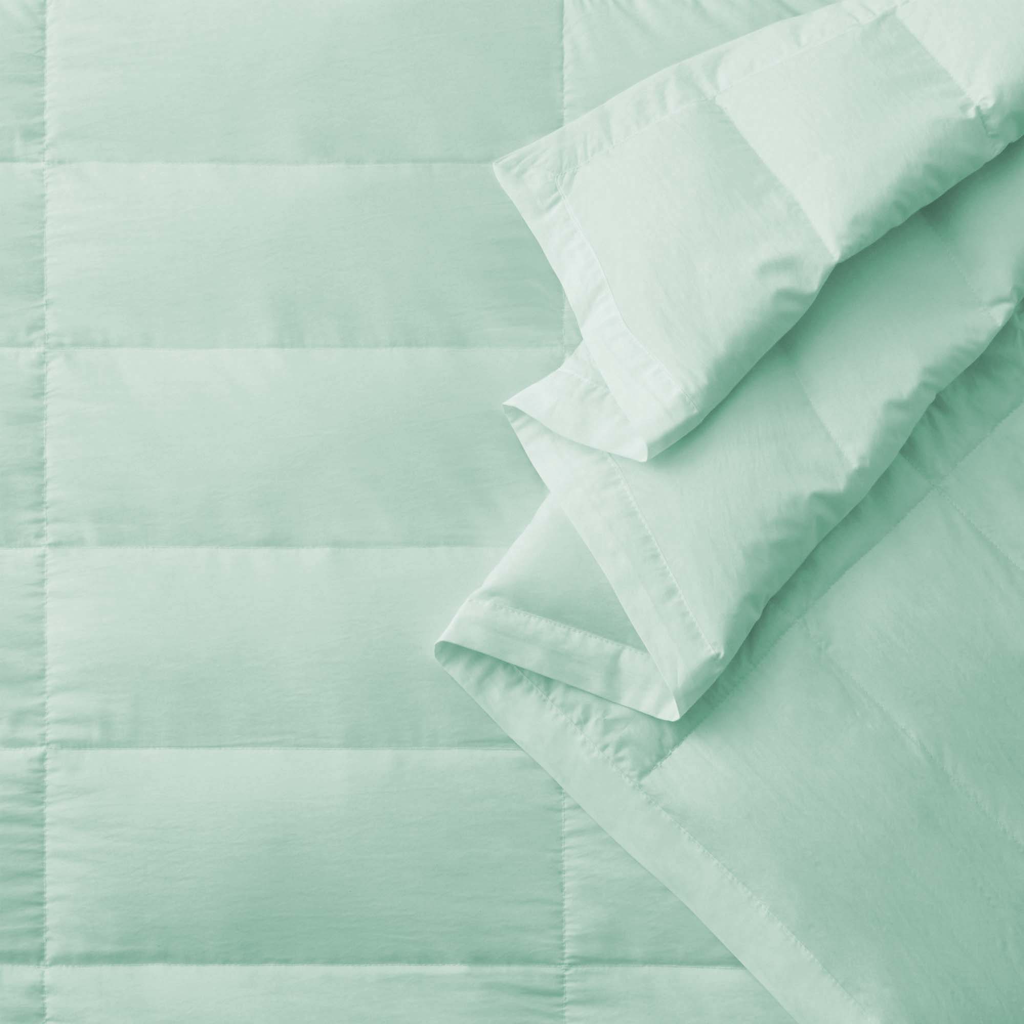 The eco-friendly tencel duvet cover comforter is brushed in the invigorating hues of Mint. Bring the freshness of nature to your room with this cooling down blanket in Mint.