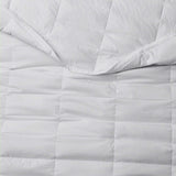 The down blankets is enveloped in gentle shades of grey. Bring a classy flair to your personal space with these tencel lyocell comforters.