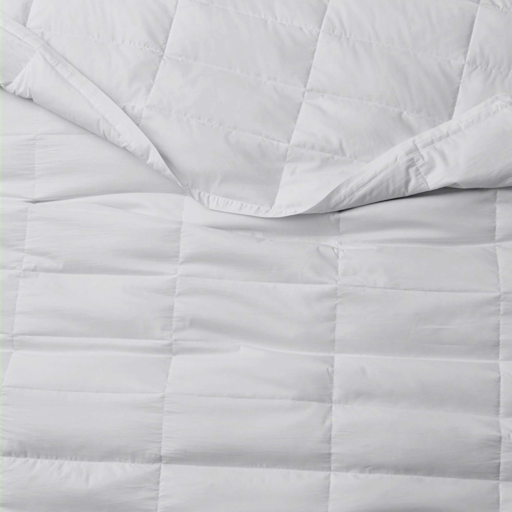 The down blankets is enveloped in gentle shades of grey. Bring a classy flair to your personal space with these tencel lyocell comforters.