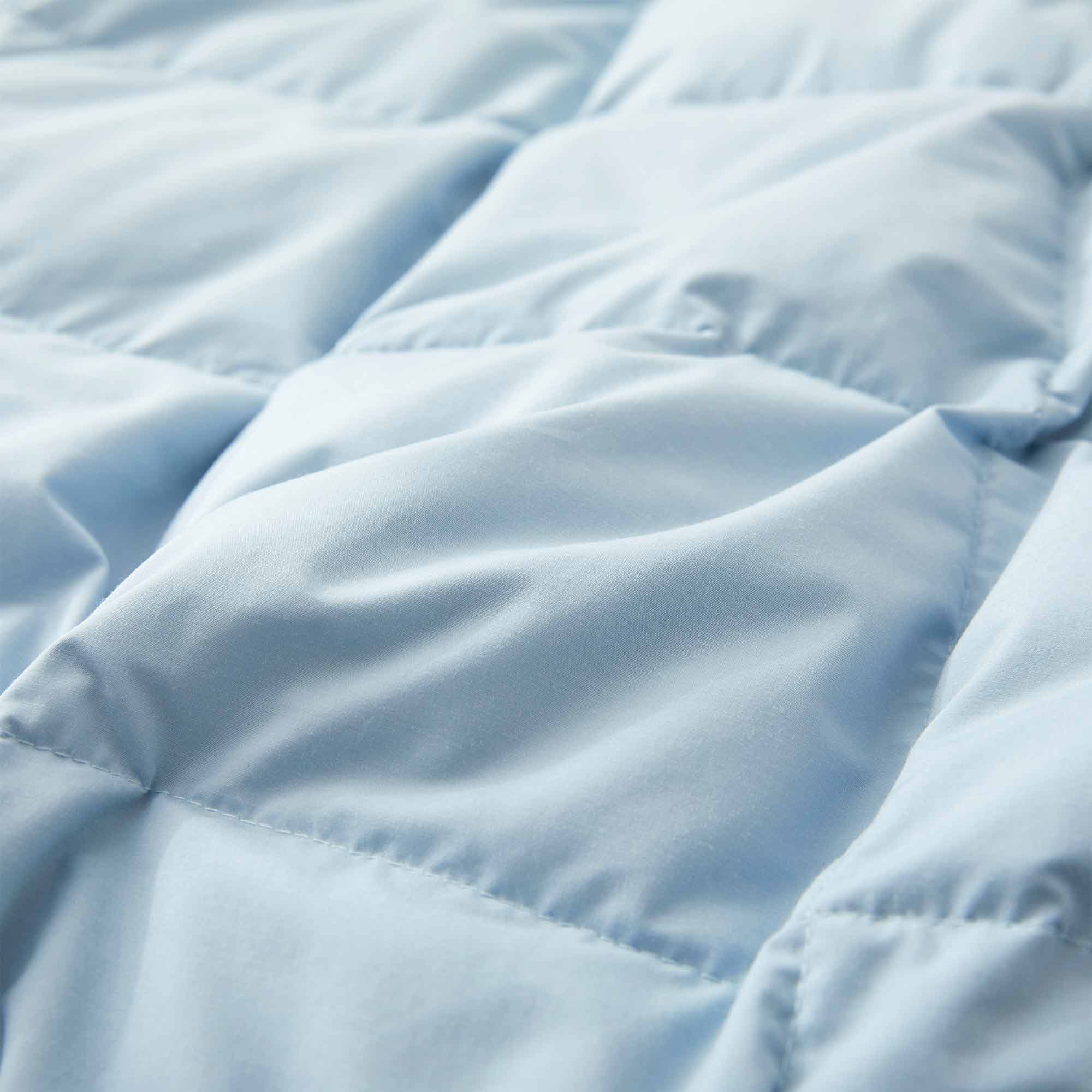 The feather down comforter blanket is enveloped in the airy tones of sky blue with a contrasting white trim. Enhance your bedding with the beauty of the skies with this summer season comforter in sky blue.