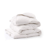 The down feather comforter is covered in solid colors of white. Add an air of elegance and bring perfect levels of warmth to your bedding decor, turning it into a cozy spot with this white color down comforter.