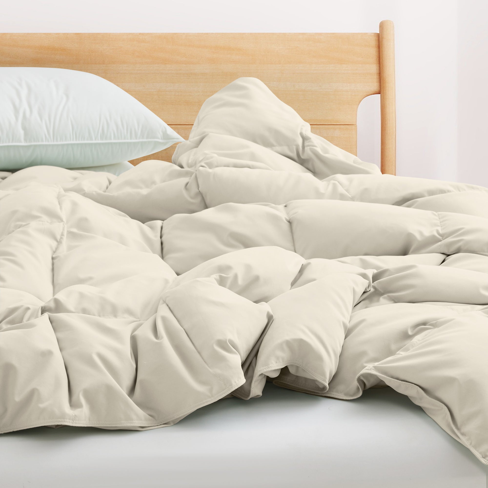 The feather goose down comforters are covered in the subtle touch of cream hues. Bring lavish comfort to your personal space with these feather goose down comforters.