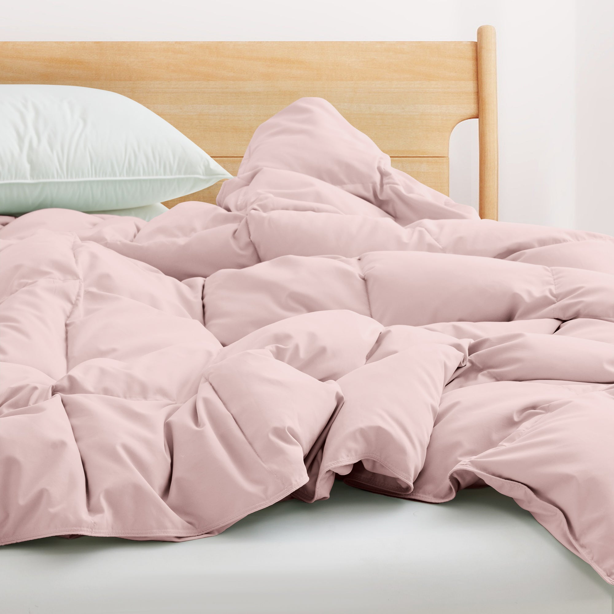 The feather goose down comforter is available in the feminine tones of Pink. Enjoy balanced year-round warmth with this feather goose down comforter.