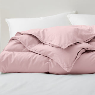 The feather goose down comforter is available in the feminine tones of Pink. Enjoy balanced year-round warmth with this feather goose down comforter.