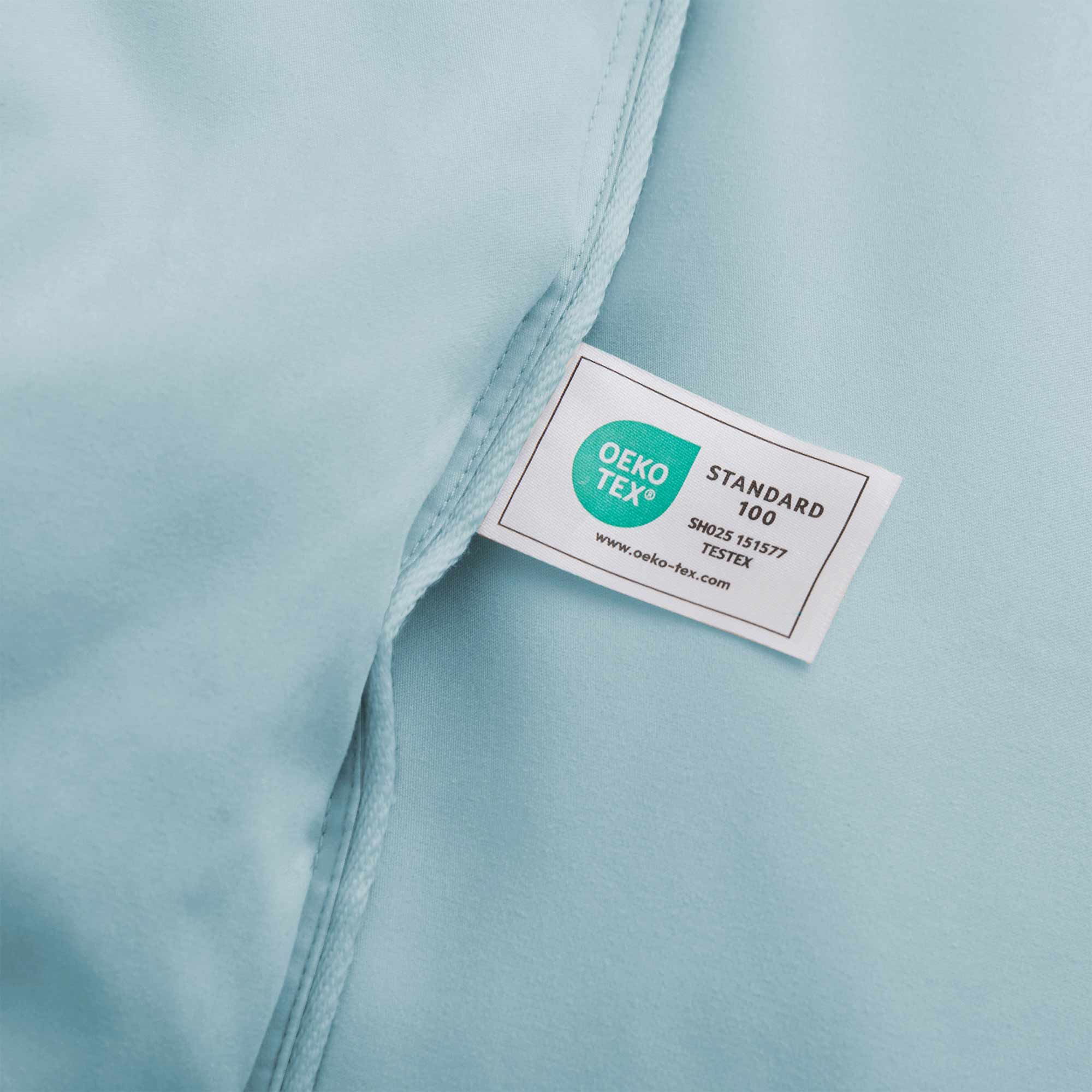 The down comforter with feathers is enveloped in the pristine shades of Sky Blue. Enjoy a cloud-like experience for a cozy sleep with this superior quality down feather comforter with duvet ties.