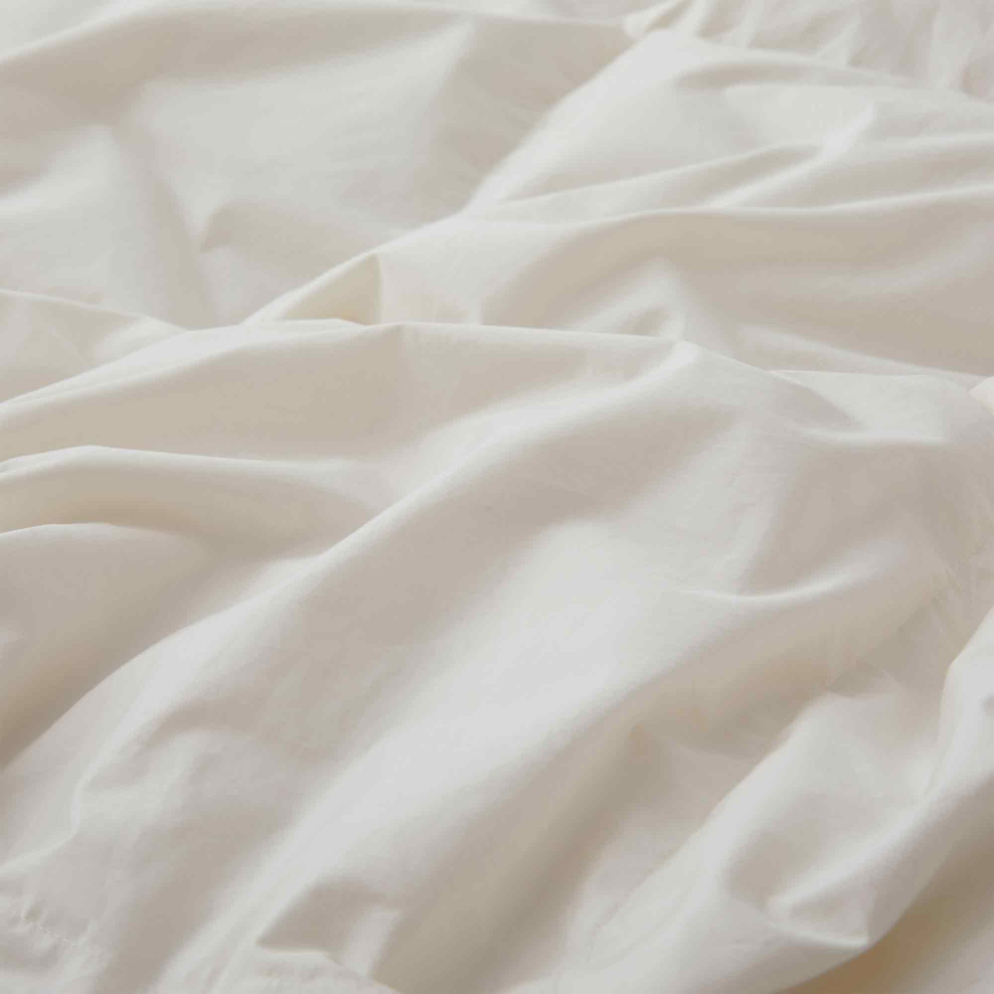 Crafted with a 100% organic cotton shell and filled with 90% natural white down, this comforter offers superior warmth and breathability. Its 800 fill power ensures a lightweight yet insulating sleep experience. Designed for year-round comfort, it features baffle box construction to maintain even fill distribution. Available in all-season and extra warm options, this comforter combines eco-friendly materials with luxurious softness for a restful night's sleep.
