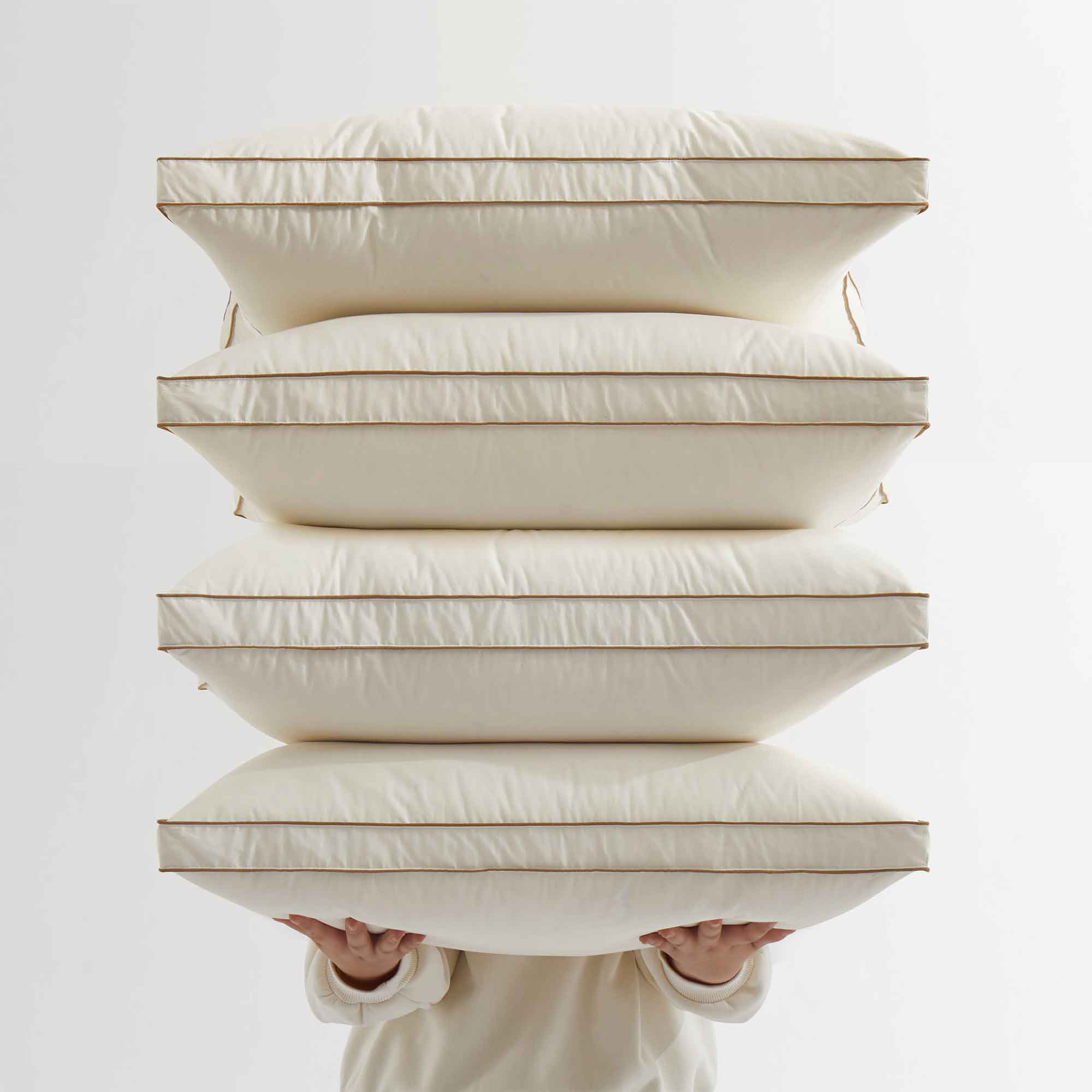 Engineered to deliver superior sleep comfort and an elevated loft, this comfortable pillow is thoughtfully designed to ensure optimal spinal alignment and offers plenty of neck support. It is an ideal pillow choice for side sleepers, effectively reducing pressure points to enhance comfort during sleep.