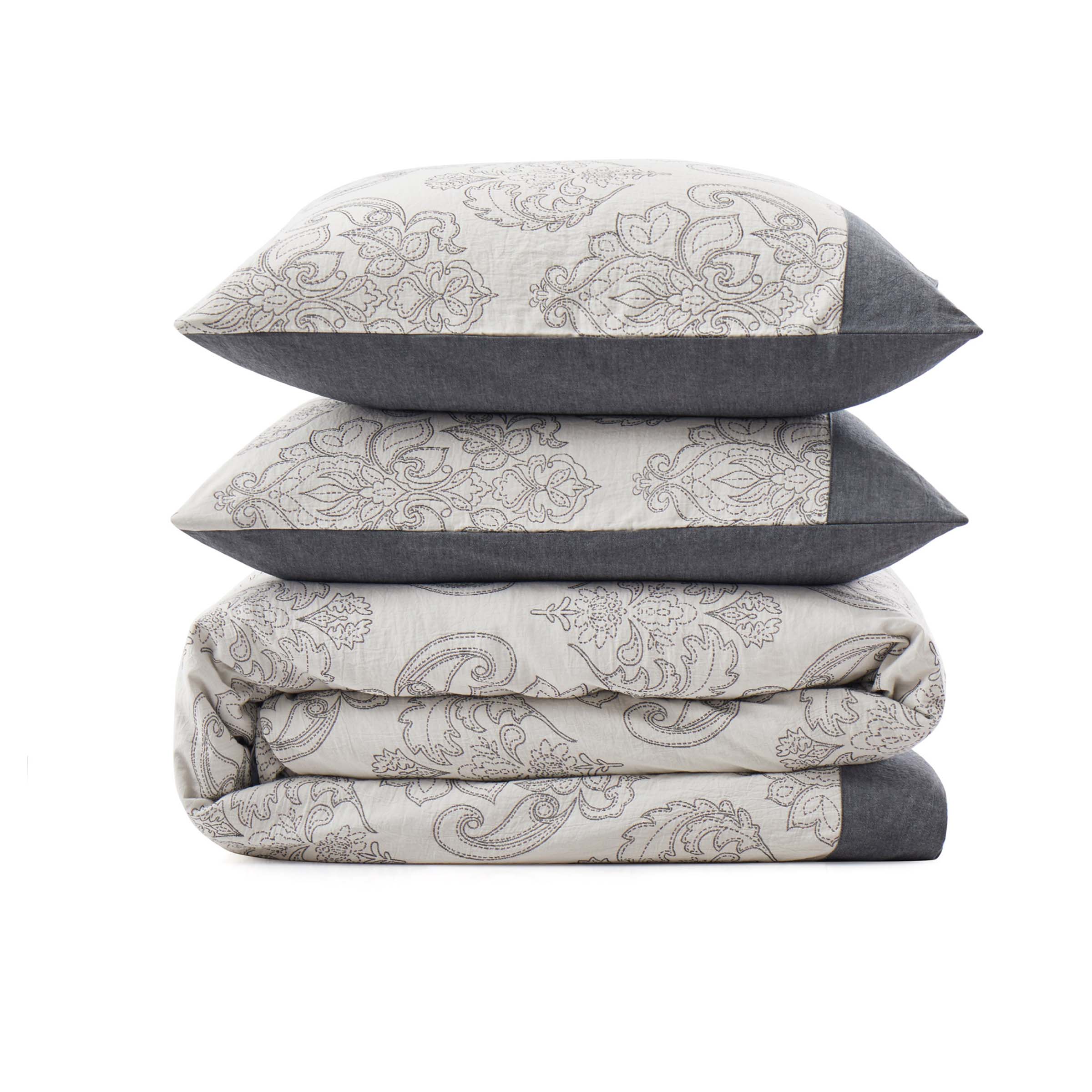 Enchanting strokes of a damask pattern in dark grey shade envelop the beautiful duvet cover set. Bring home the allure of modernism with this duvet set in Dark Grey.