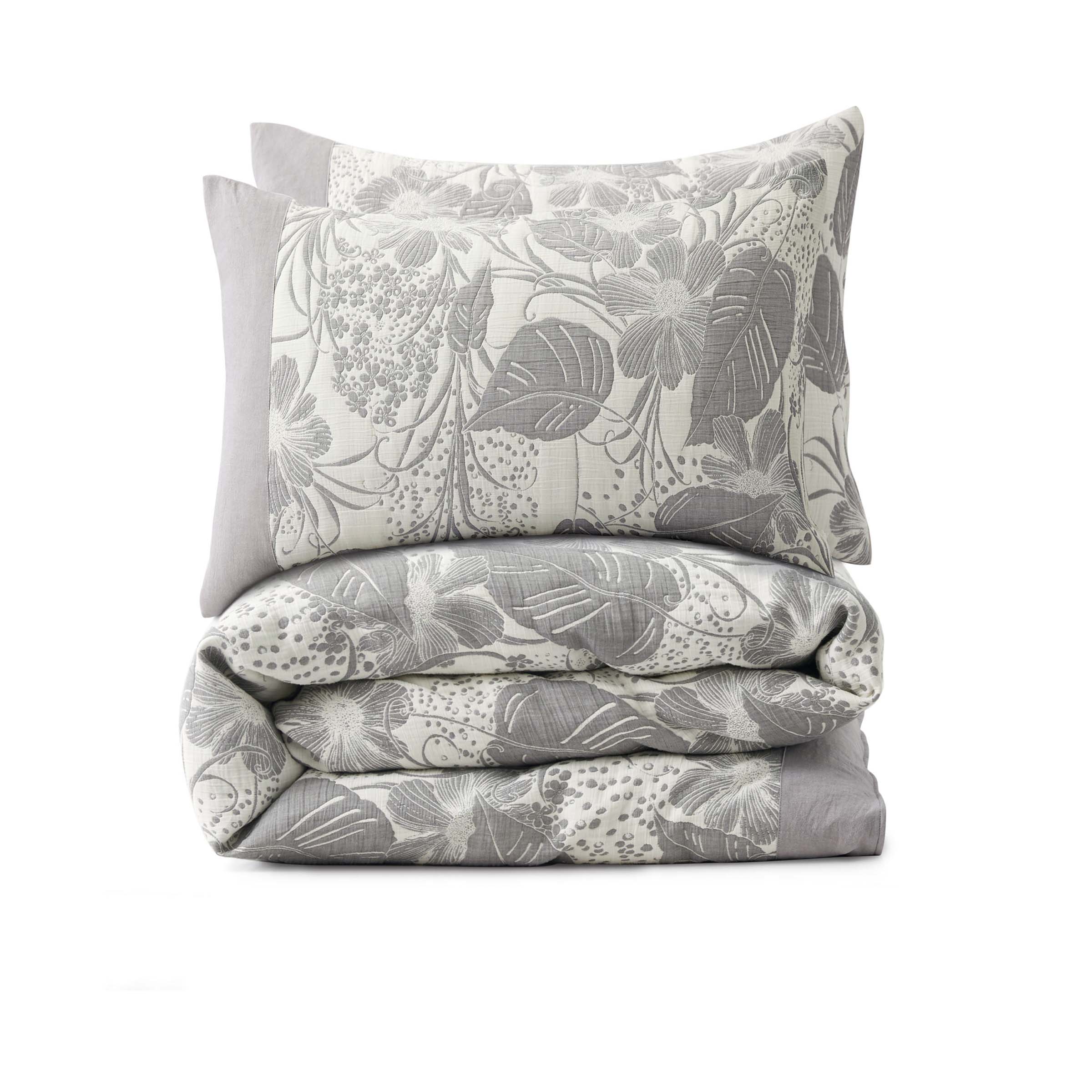 The cotton and gauze duvet cover set is adorned with a symphony of flowers in a lovely pattern and brushed in the sophisticated tones of navy. Enjoy ultimate comfort and comfortable sleep every night with this duvet set in Navy.