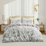 A mesmerizing floral pattern in tones of light grey covers the duvet cover set. Enrich your level of health with this organic gauze cotton duvet set in Light Grey.