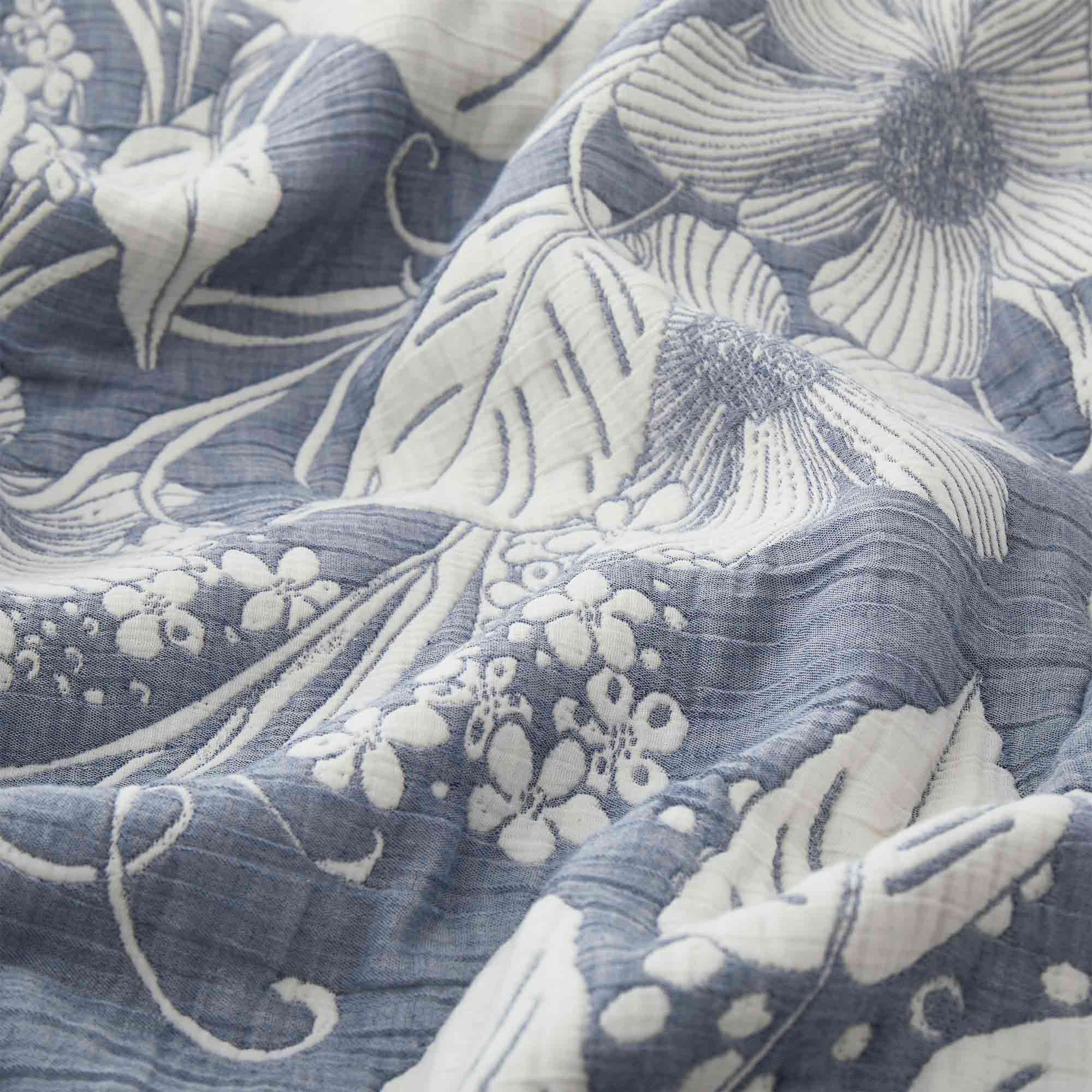 The cotton and gauze duvet cover set is adorned with a symphony of flowers in a lovely pattern and brushed in the sophisticated tones of navy. Enjoy ultimate comfort and comfortable sleep every night with this duvet set in Navy.