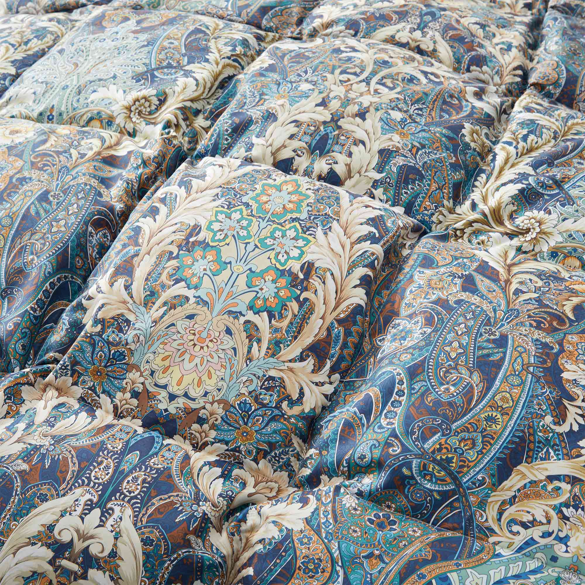 The Paisley pattern, inspired by the Tree of Life, symbolizes good luck and prosperity, while also bringing a subtle elegance to your bedroom.