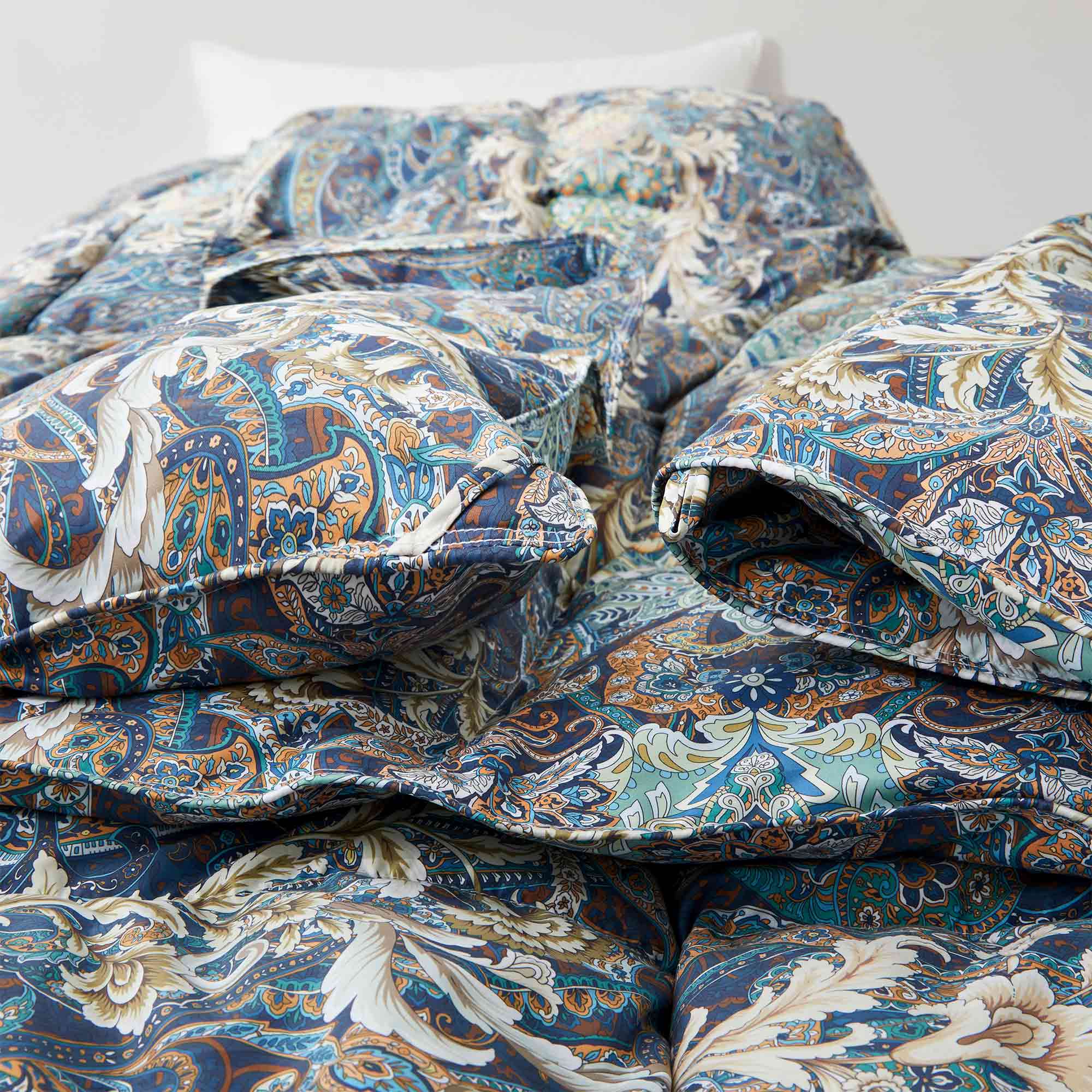 The Paisley pattern, inspired by the Tree of Life, symbolizes good luck and prosperity, while also bringing a subtle elegance to your bedroom.