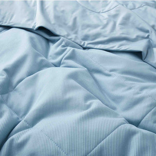 The down alternative comforter is wrapped in the beautiful color of blue. Dive into a sea of serene tranquility with the box stitch design comforter.