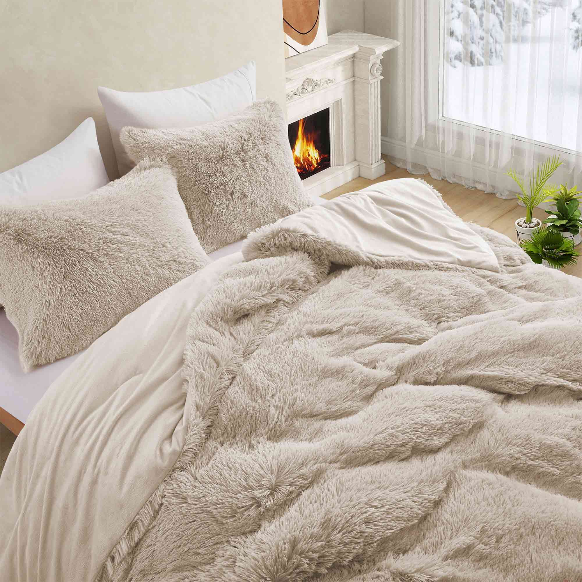 Stay cozy through the cold months with the 3-Piece Plush Reversible Faux Fur Comforter Set in Beige. The warm neutral tone pairs easily with any décor, while plush faux fur and smooth microfiber bring soft comfort and elegant style.