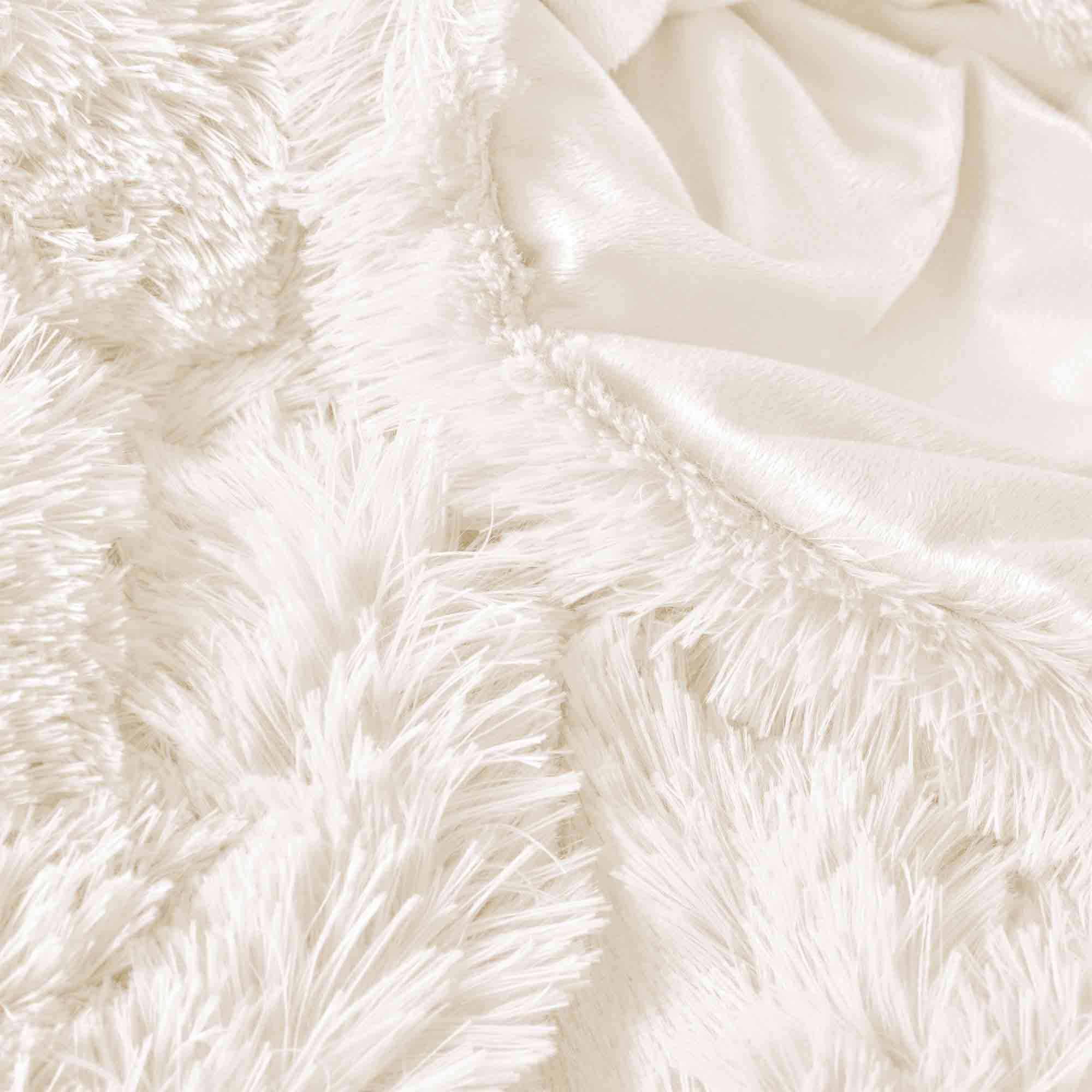 Brighten your winter nights with the 3-Piece Plush Reversible Faux Fur Comforter Set in Cream. Designed for cold weather, this set combines fluffy faux fur with a silky-smooth reverse, creating a light yet luxuriously warm bedding choice.