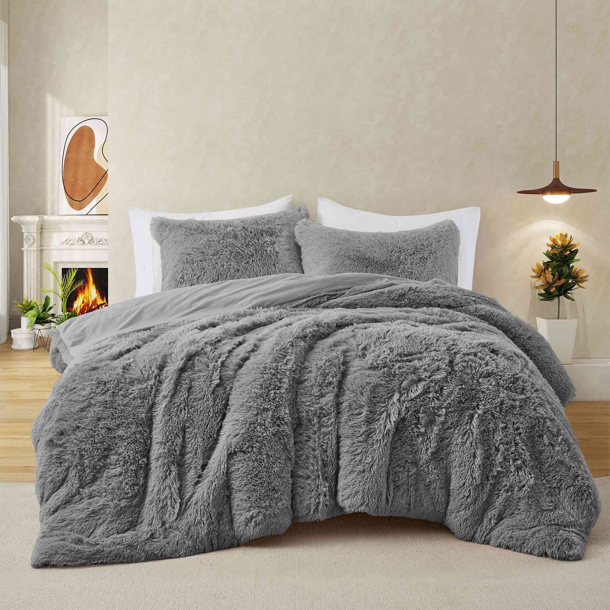 Add modern warmth to your bedroom with the 3-Piece Plush Reversible Faux Fur Comforter Set in Gray. Perfect for chilly seasons, the soft faux fur side offers cozy texture, while the sleek microfiber reverse adds versatility and style.