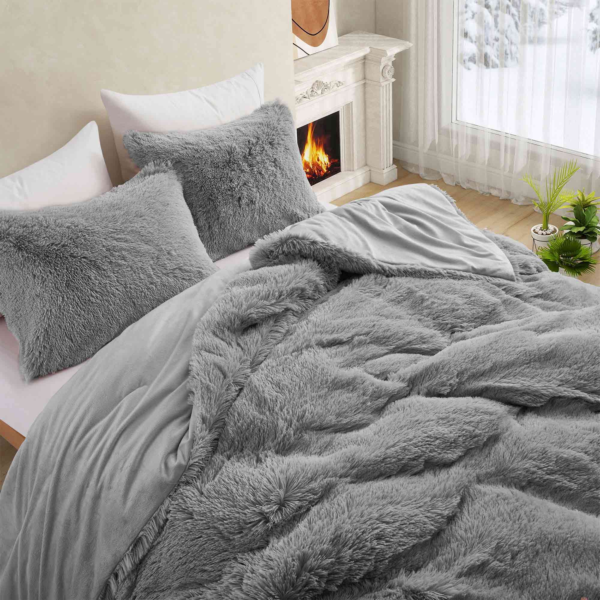 Add modern warmth to your bedroom with the 3-Piece Plush Reversible Faux Fur Comforter Set in Gray. Perfect for chilly seasons, the soft faux fur side offers cozy texture, while the sleek microfiber reverse adds versatility and style.