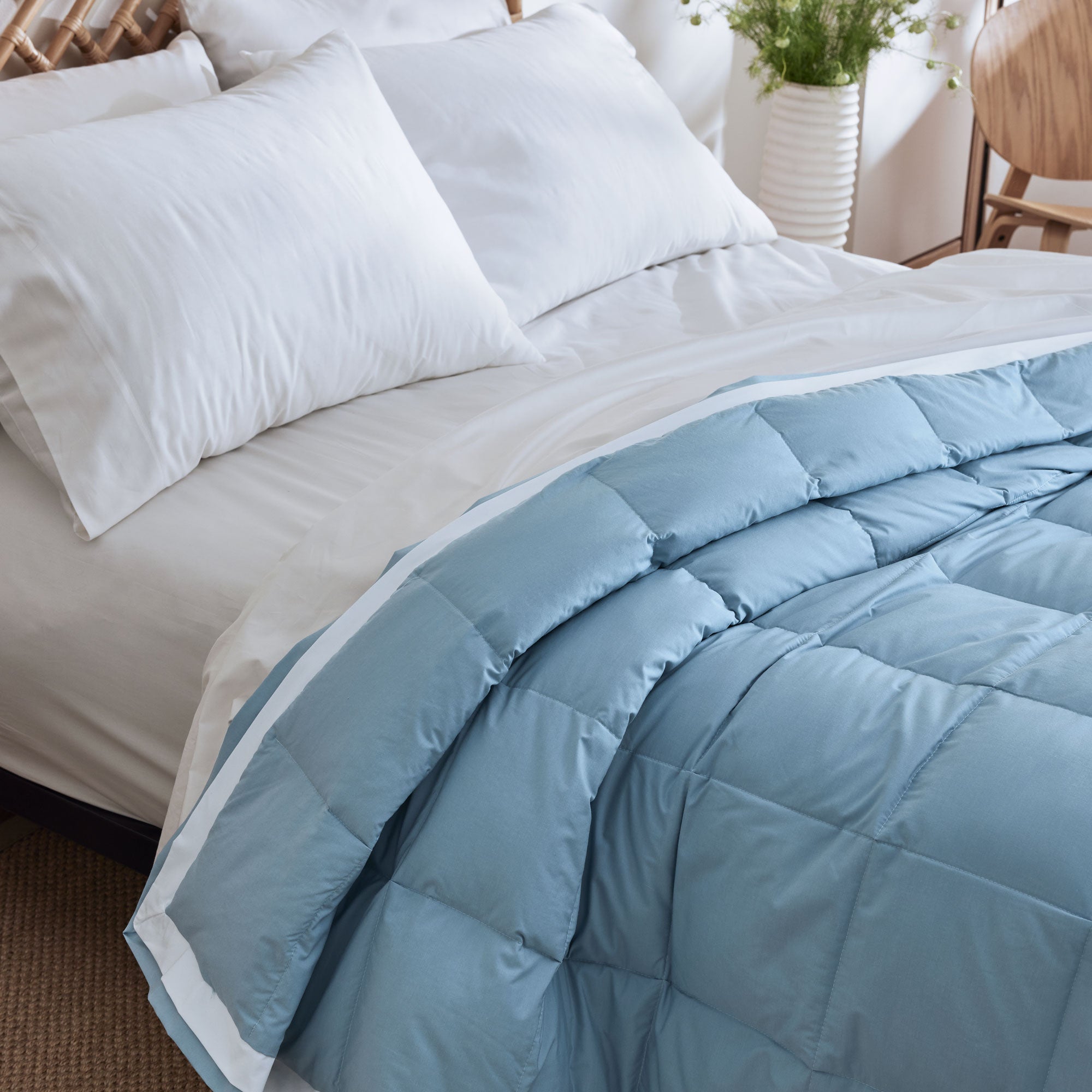 The feather down comforter blanket is enveloped in the airy tones of sky blue with a contrasting white trim. Enhance your bedding with the beauty of the skies with this summer season comforter in sky blue.
