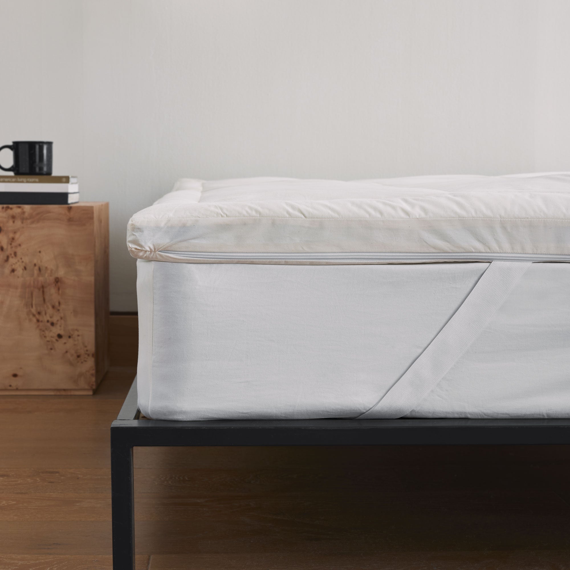 The organic cotton mattress encasement is covered in the serene tones of off-white. Turn your bedroom into a comfortable sleep environment with this washing machine friendly wash cover in off white.
