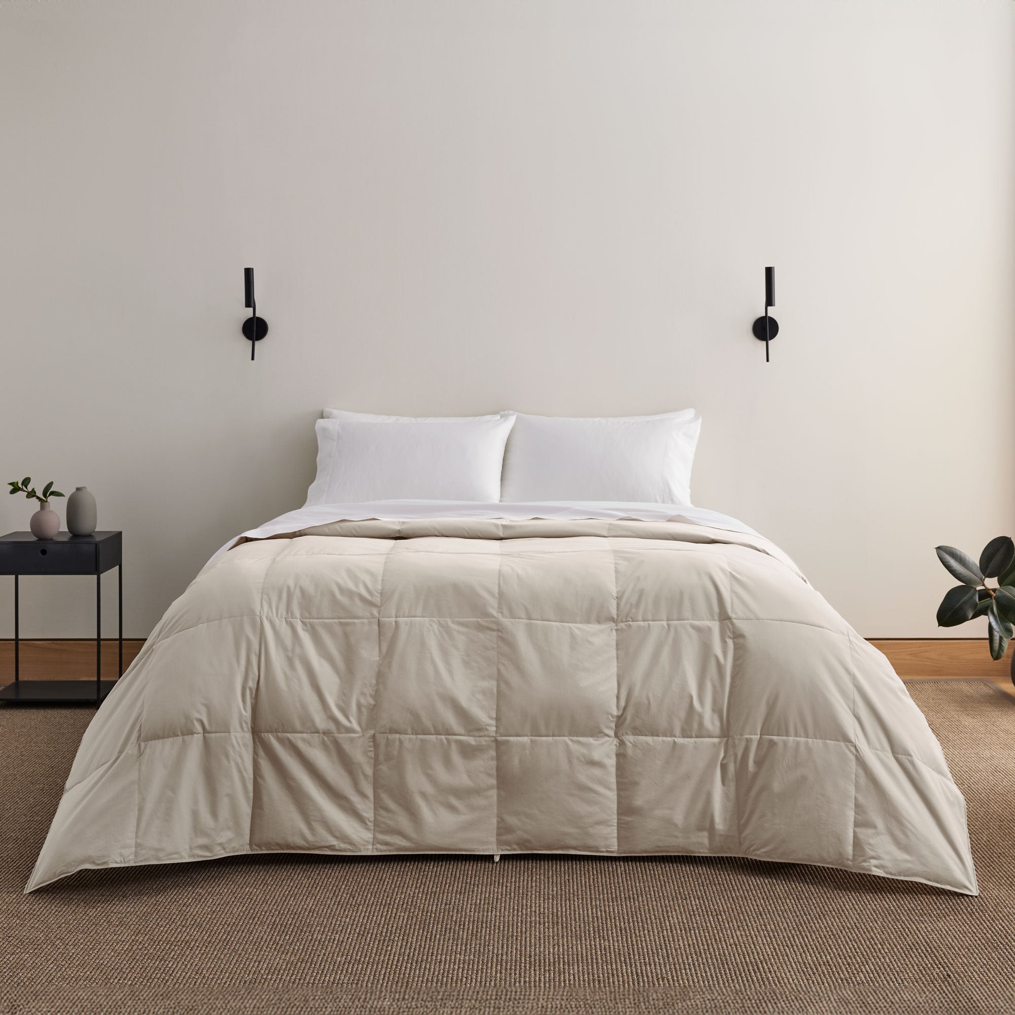 The down feather comforter is covered in solid colors of soft beige or hues of off-white that give it a crisp appearance. Bring natural light to your bedding space and turn it into a cozy spot, while you enjoy the natural feeling of cottony softness with this off white feather comforter.
