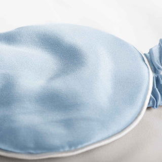 The adjustable mask is brushed in the ethereal tones of cloudy blue. Sleep soundly wearing this silky eye mask, made using silk as an interior and exterior material.
